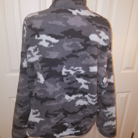 Athletic Collection grey camo, front zip, L - Picture 4 of 5
